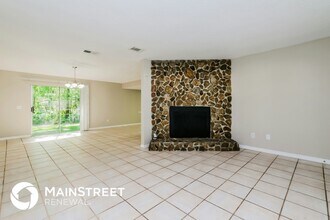 1130 Foxwood Dr in Lutz, FL - Building Photo - Building Photo