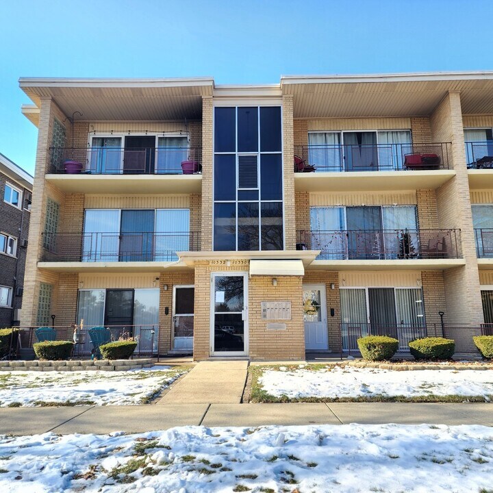10332 S Komensky Ave in Oak Lawn, IL - Building Photo