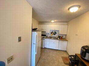 95 Gardner St, Unit 1 in Boston, MA - Foto de edificio - Building Photo