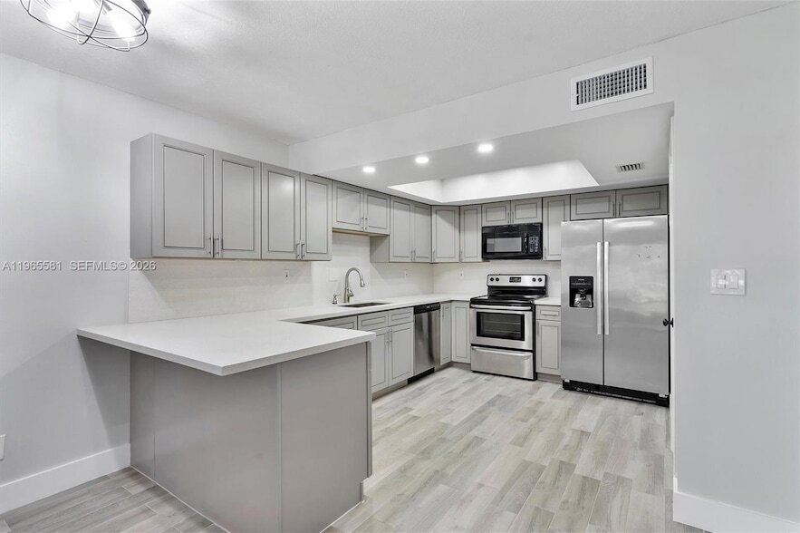 48 Matador Ln in Davie, FL - Building Photo