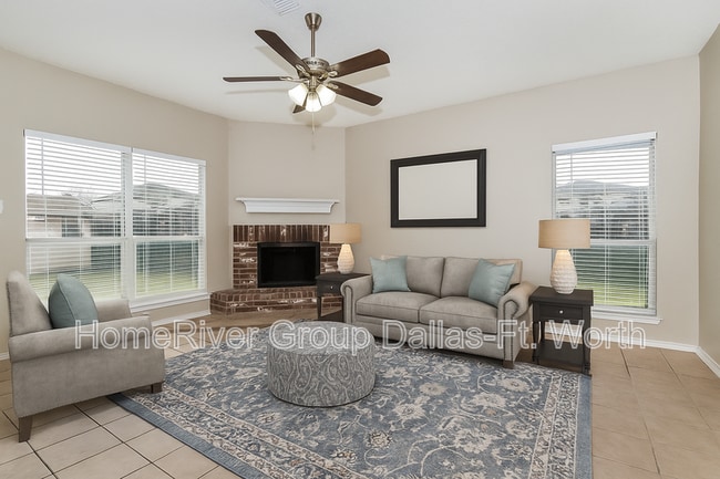 2737 Spring Rain Dr in Mesquite, TX - Foto de edificio - Building Photo
