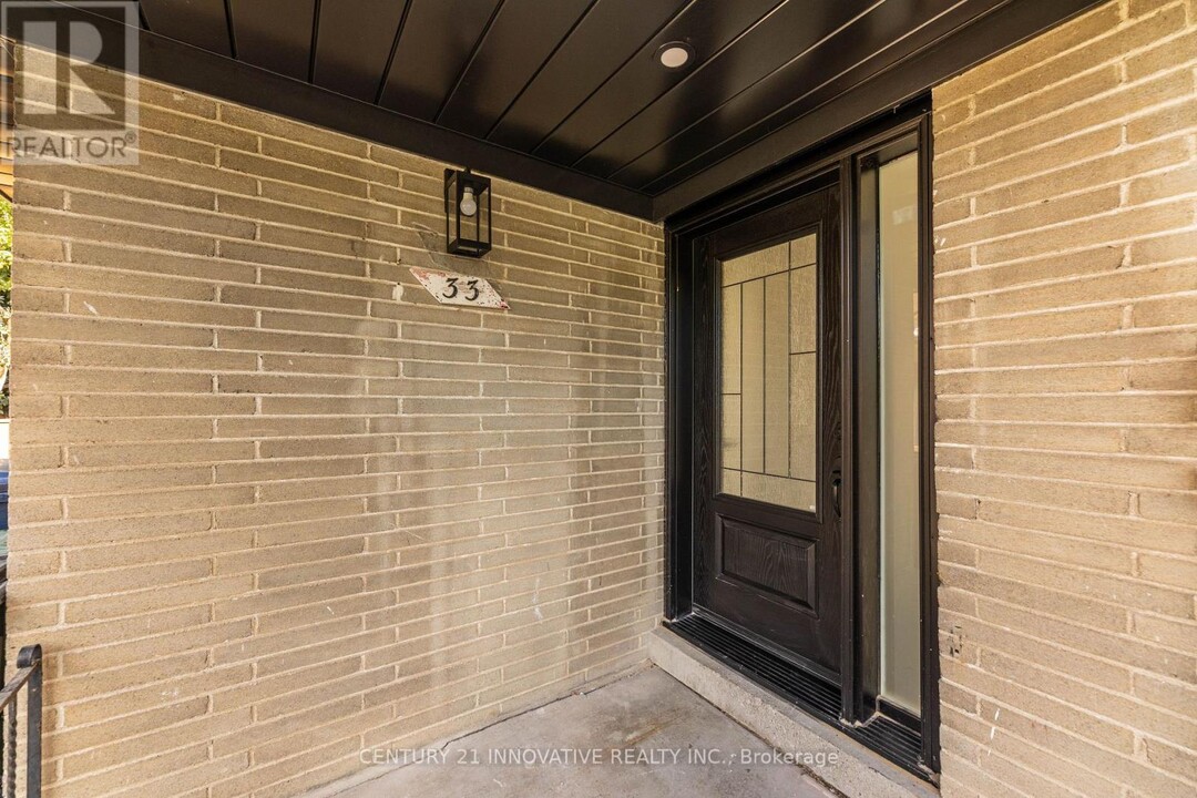 33 Moorecroft Crescent in Toronto, ON - Building Photo