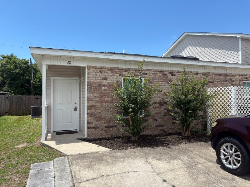 30 Chatelaine Cir SE in Fort Walton Beach, FL - Building Photo