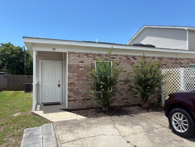 property at 30 Chatelaine Cir SE
