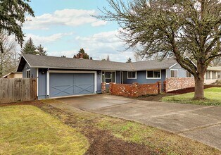 823 NW 7th Ave in Hillsboro, OR - Building Photo - Building Photo