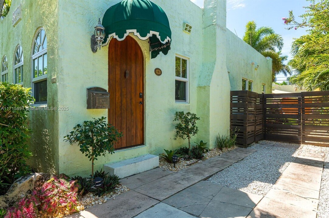 822 Flamingo Dr in West Palm Beach, FL - Building Photo