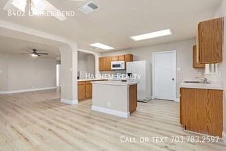 8402 Laurel Bend in San Antonio, TX - Building Photo - Building Photo