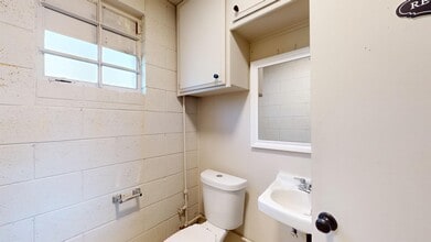 3390 S Market St in Redding, CA - Building Photo - Building Photo