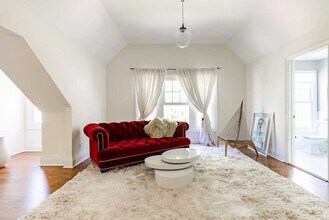 19 Old School House Ln in East Hampton, NY - Building Photo - Building Photo