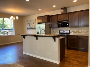 2230 Hidden Creek Ct in Bremerton, WA - Building Photo - Building Photo