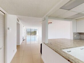 3080 N Course Dr, Unit 604 in Pompano Beach, FL - Building Photo - Building Photo