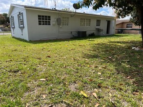 2231 NW 9th Pl in Fort Lauderdale, FL - Foto de edificio - Building Photo