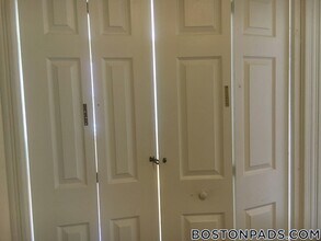 119 Sutherland Rd, Unit D in Boston, MA - Building Photo - Building Photo