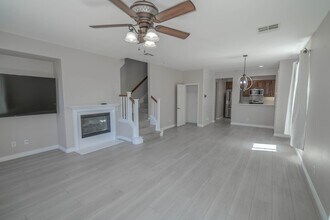 28469 Santa Rosa Ln in Santa Clarita, CA - Building Photo - Building Photo