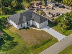 6125 Hershey Ave in Ft. Myers, FL - Building Photo