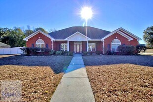 1000 White Oak Cir in Hinesville, GA - Building Photo