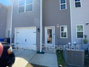 35 March Crk Dr in Fuquay Varina, NC - Building Photo - Building Photo