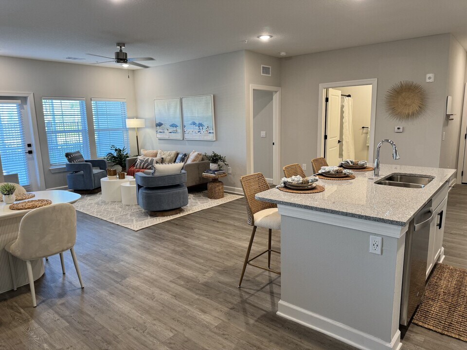 Tailor Apartments in Ft. Myers, FL - Building Photo