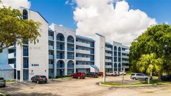 9460 Fontainebleau Blvd in Miami, FL - Building Photo