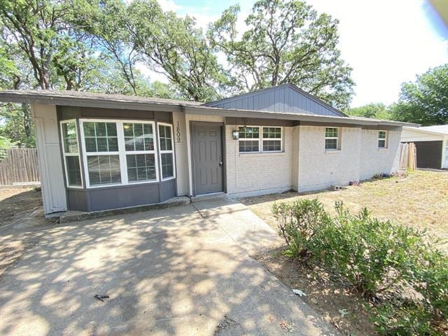 1809 W Sanford St in Arlington, TX - Building Photo - Building Photo