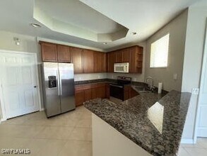 9804 Bodego Way in Ft. Myers, FL - Foto de edificio - Building Photo