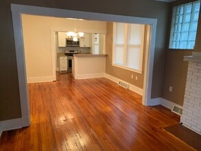 105 Poplar St in Crafton, PA - Building Photo - Building Photo