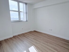 5085 NW 7th St, Unit 1416 in Miami, FL - Building Photo - Building Photo