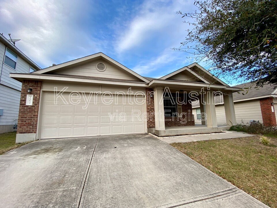 202 Wolfberry Path in Buda, TX - Building Photo