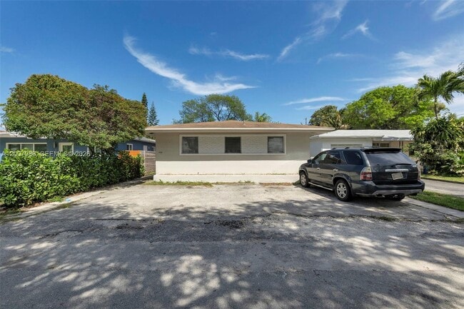 property at 923 N 17th Ave