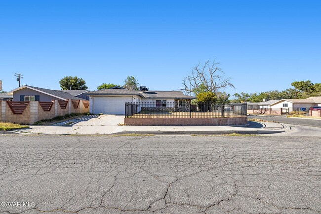 639 E Ovington St in Lancaster, CA - Building Photo - Building Photo
