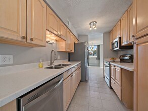 740 N Pearl St, Unit 204 in Denver, CO - Building Photo - Building Photo