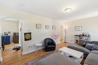 7211 Dartmouth Ave in College Park, MD - Foto de edificio - Building Photo