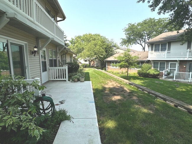 327 Georgetown Ct in Bloomingdale, IL - Building Photo - Building Photo