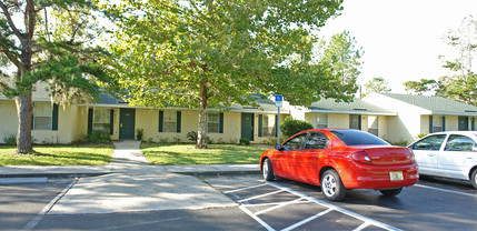 Pelican Bay Apartments in Crystal River, FL - Building Photo - Building Photo