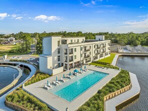 1302 Magnolia St in Gulfport, MS - Foto de edificio - Building Photo
