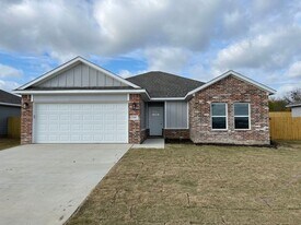 3821 Skylane Ave in Corsicana, TX - Building Photo
