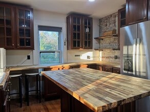 8 Unity St in Montague, MA - Building Photo - Building Photo