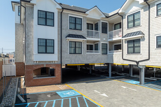 Point Beach Lofts in Point Pleasant Beach, NJ - Foto de edificio - Building Photo