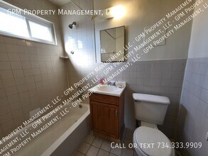 32256 Oscoda Ct in Westland, MI - Building Photo - Building Photo