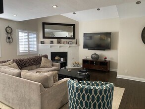 1934 Rory Ln in Simi Valley, CA - Building Photo - Building Photo