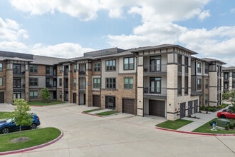 Union House in Aubrey, TX - Foto de edificio - Building Photo