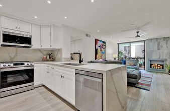 750 State St in San Diego, CA - Building Photo - Building Photo