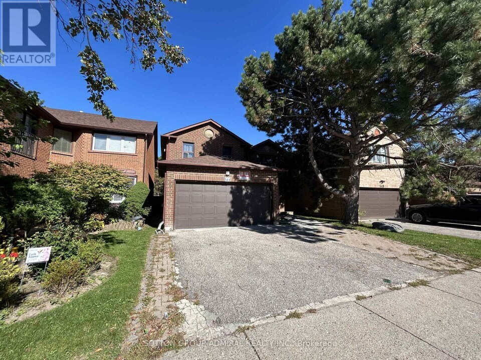 344 York Hill Blvd in Vaughan, ON - Building Photo