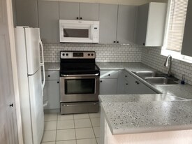 2736 SE 15th Rd in Homestead, FL - Building Photo