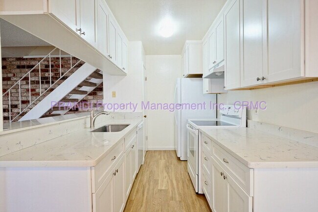 24 Lassen Ln in Novato, CA - Building Photo - Building Photo