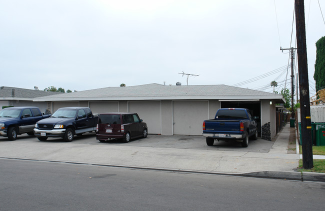 1934 E Palmyra Ave in Orange, CA - Building Photo - Building Photo