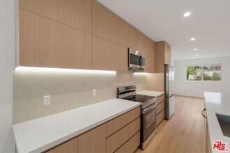 5530 1/2 Sunnyslope Ave in Los Angeles, CA - Building Photo - Building Photo