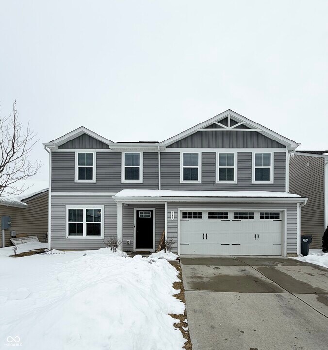 343 Traditions Pass in Greenwood, IN - Building Photo