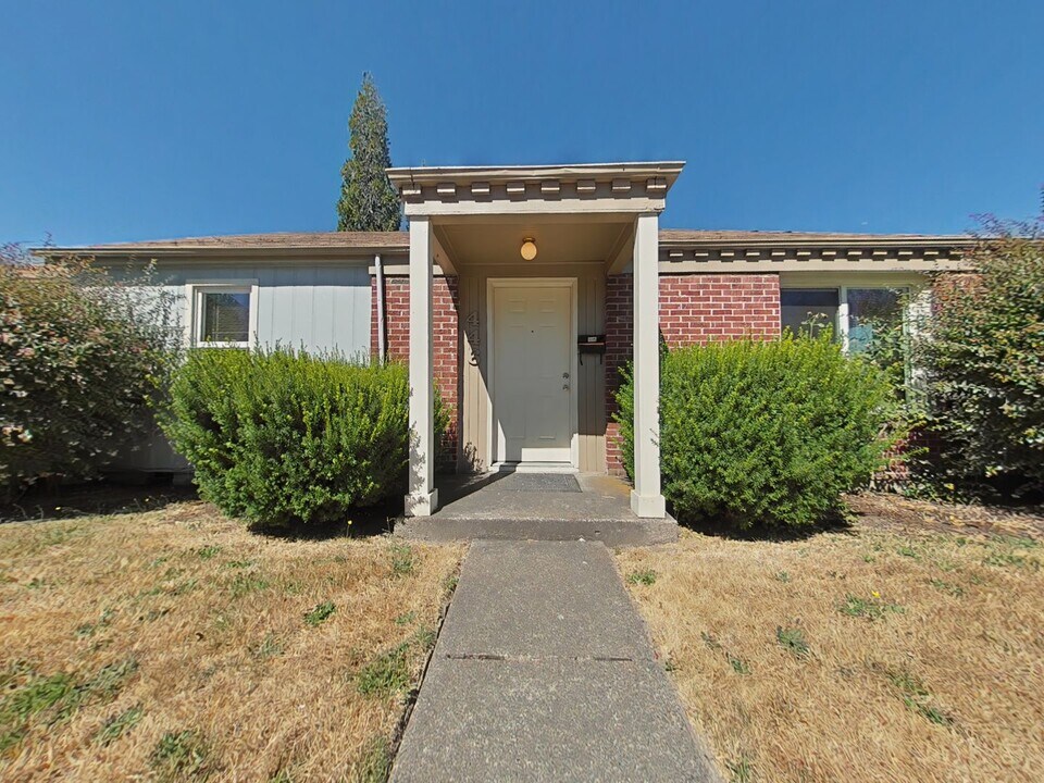 446 NW Kings Blvd in Corvallis, OR - Foto de edificio