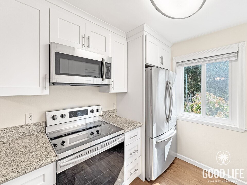 10303 Caminito Aralia in San Diego, CA - Building Photo